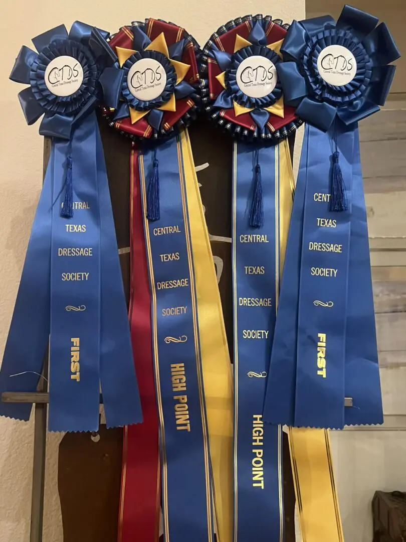 A bunch of ribbons that are on top of a table