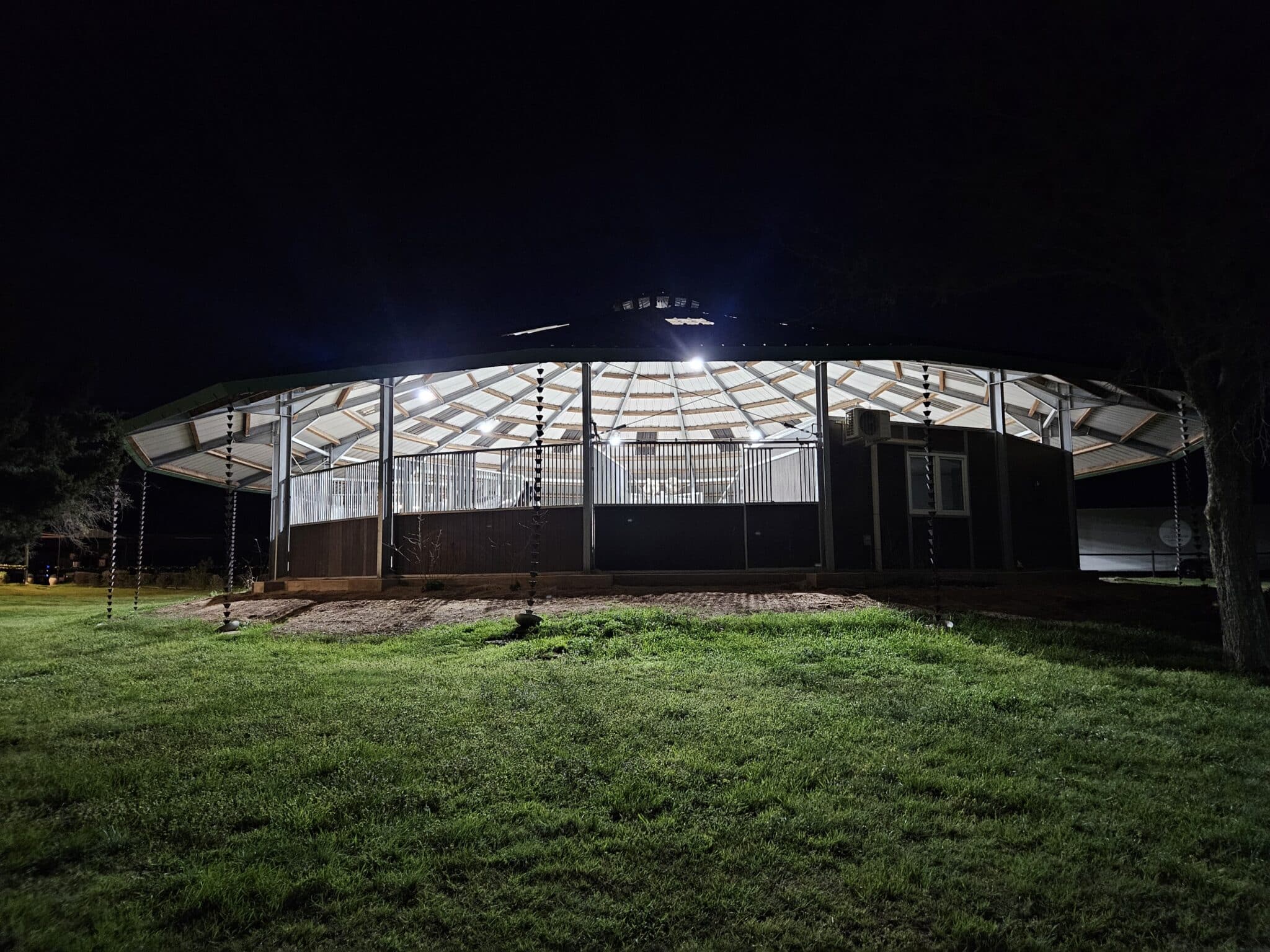 White Fences Austin | Show Barn | Round